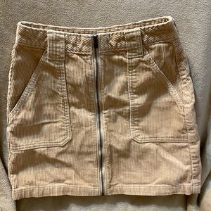 Hollister skirt yellow~tan ish color. Still have price tag, jean material.